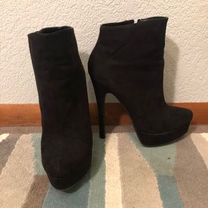 Chinese Laundry Women’s black heeled suede booties